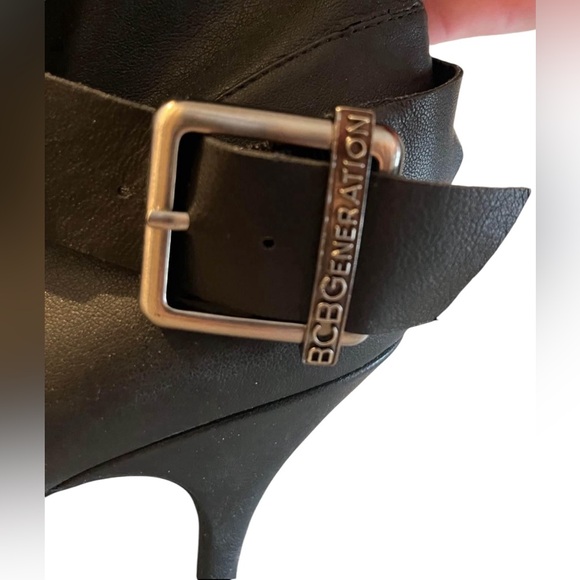 BCBG eneration high heel black bootie, size 9/39. Chrome belt buckle - Picture 4 of 5